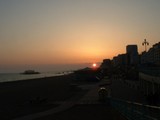 Abends in Brighton und das Leben beginnt, und wenns ein falscher Feueralarm ist.